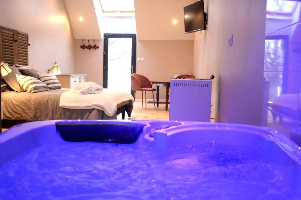 Bed and Breakfast Domaine Du Bois Chaumet Couzon Exteriér fotografie